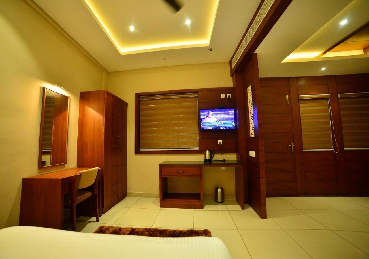 Hotel Priya Kottakkal Exterior foto